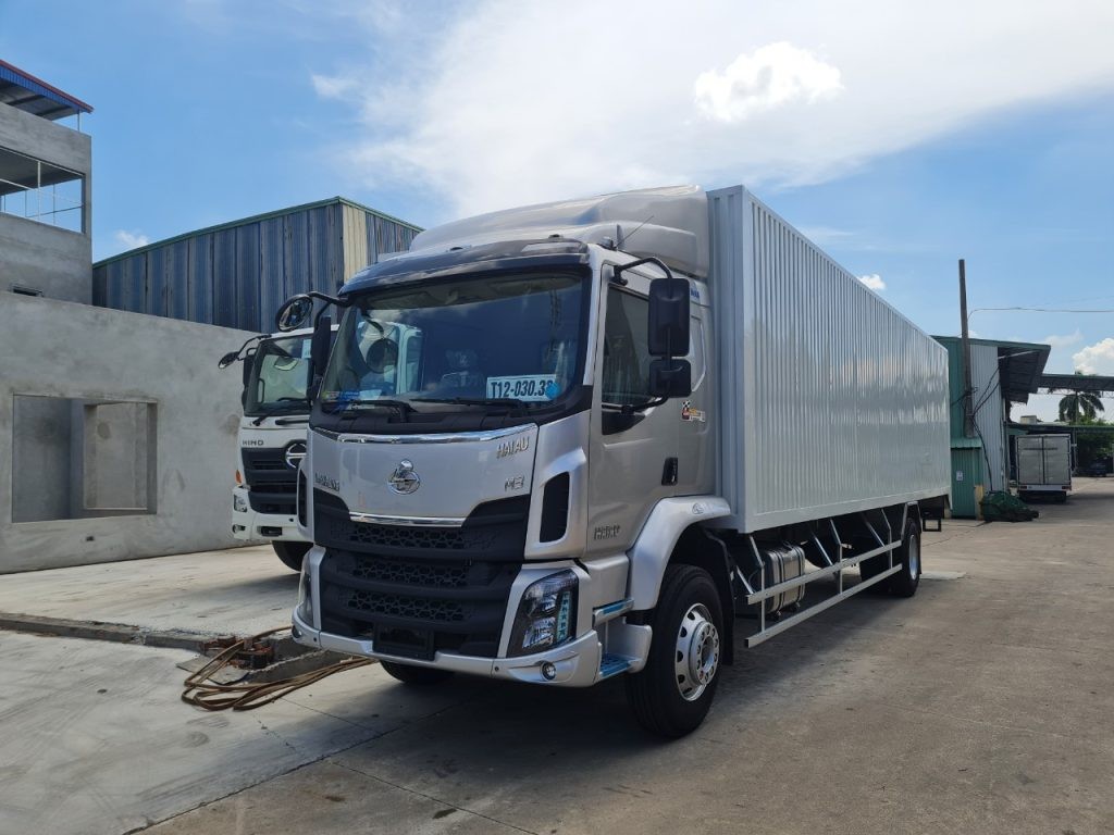 CHENGLONG M3 4X2 200HP (4 MÁY) - THÙNG KÍN CONTAINER ( MỞ 3 CỬA 6 CÁNH)