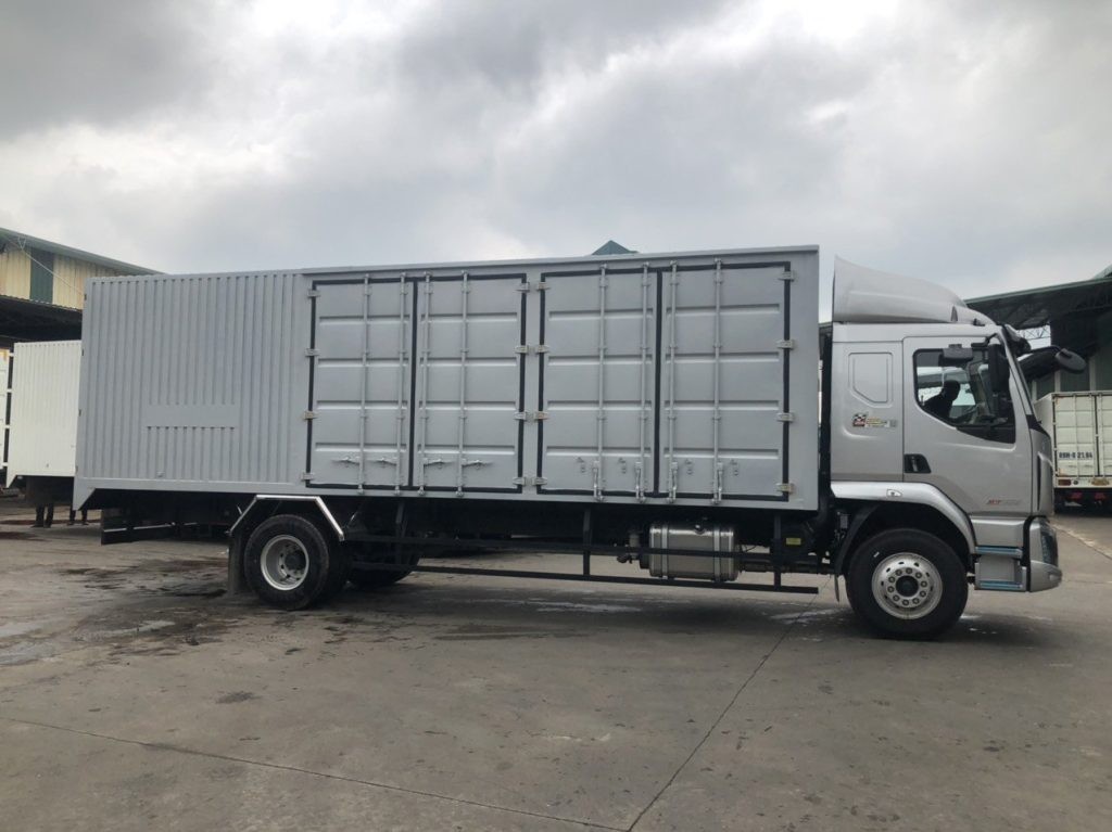 CHENGLONG M3 4X2 200HP (6 MÁY NGẮN) - THÙNG KÍN CONTAINER